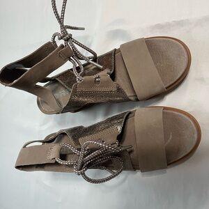 Sorel Tan Sandals with Strappy Design and Cushioned Footbed